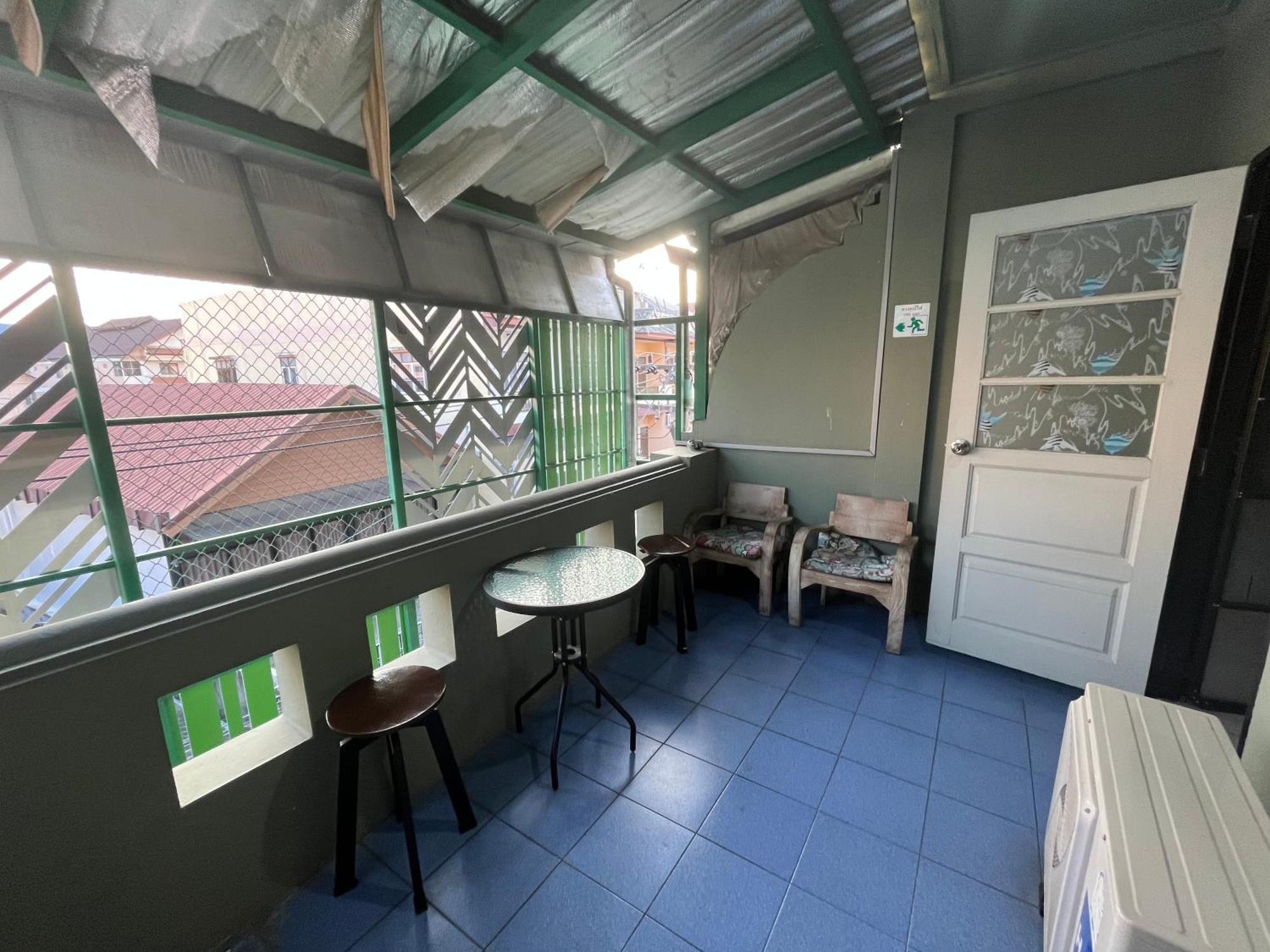 Albergue Lazy Gibbon 1 Chiang Mai - Tha Phae Gate Exterior foto